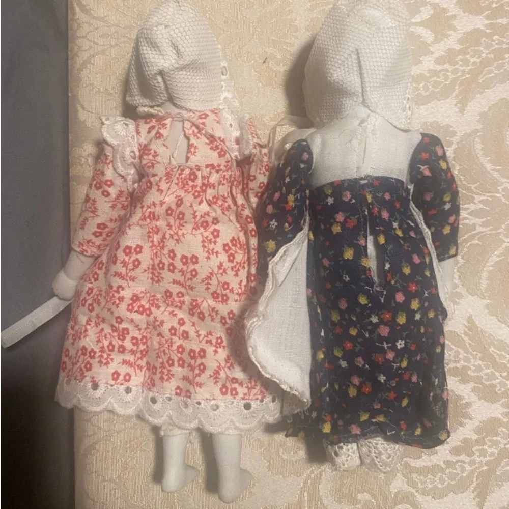 2 antique porcelain dolls / bonnets and pilgrim like dresses. Approx 12” - Picture 7 of 8
